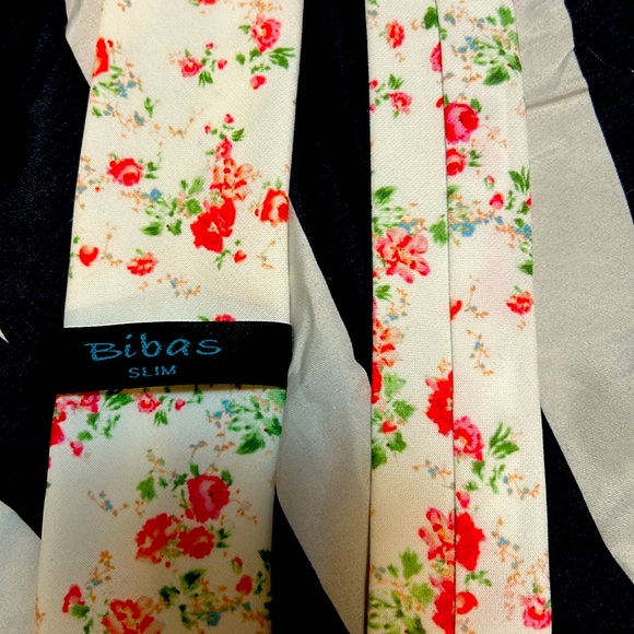 NWOT Bibas Slim floral tie - Picture 2 of 4